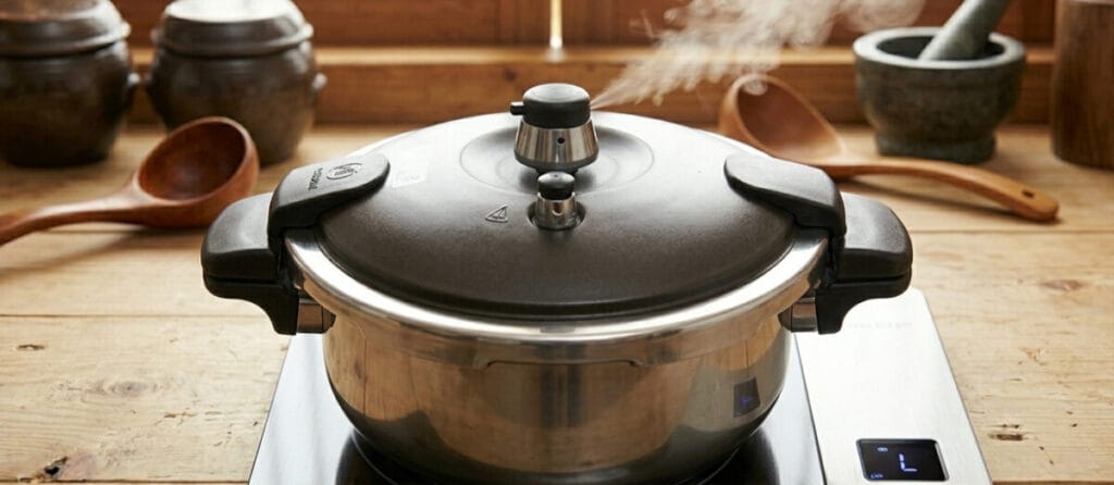 옻닭 백숙 만들기 : 참옻진액과 재료 불리기 및 끓이기 시작